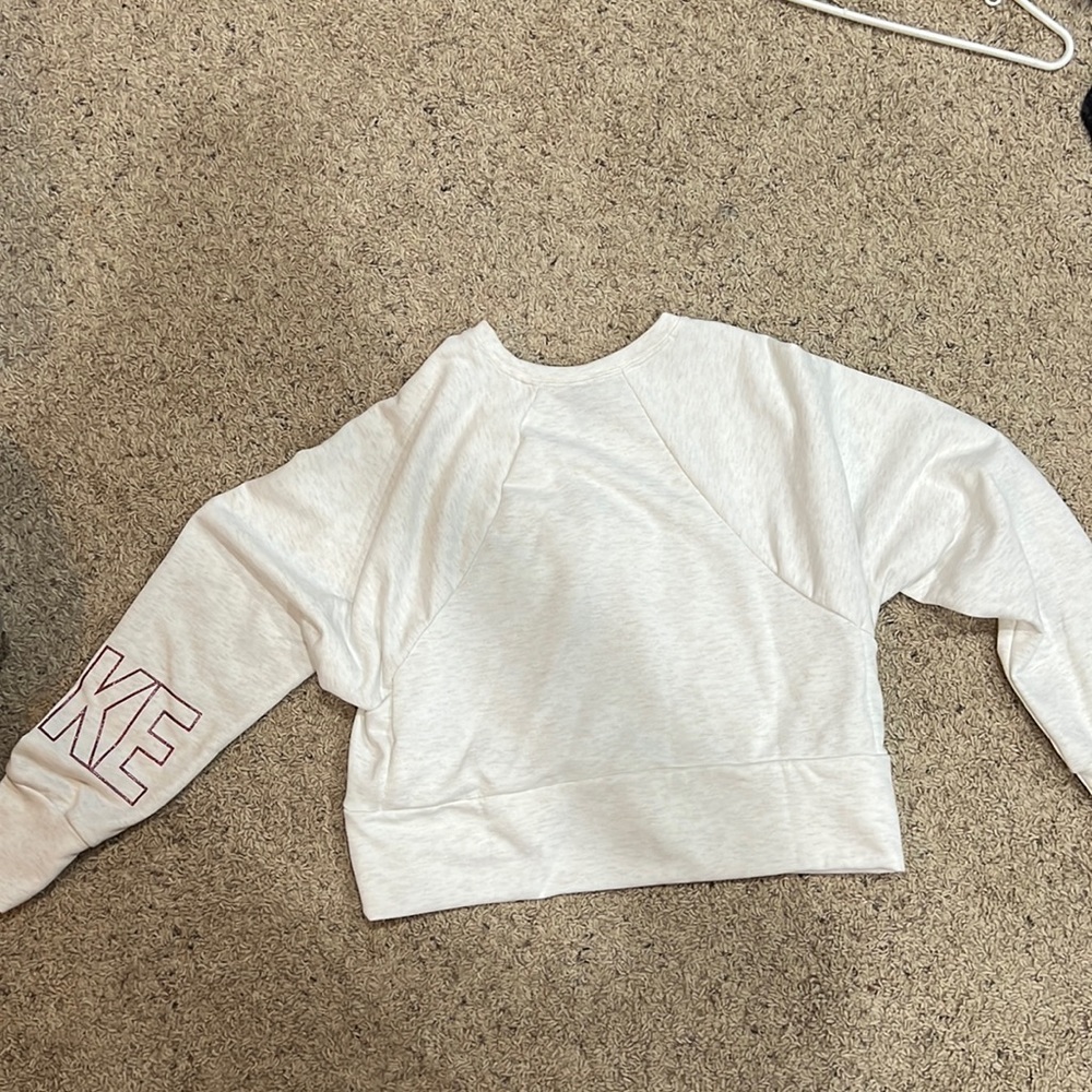 Nike dry fit cropped crew neck!